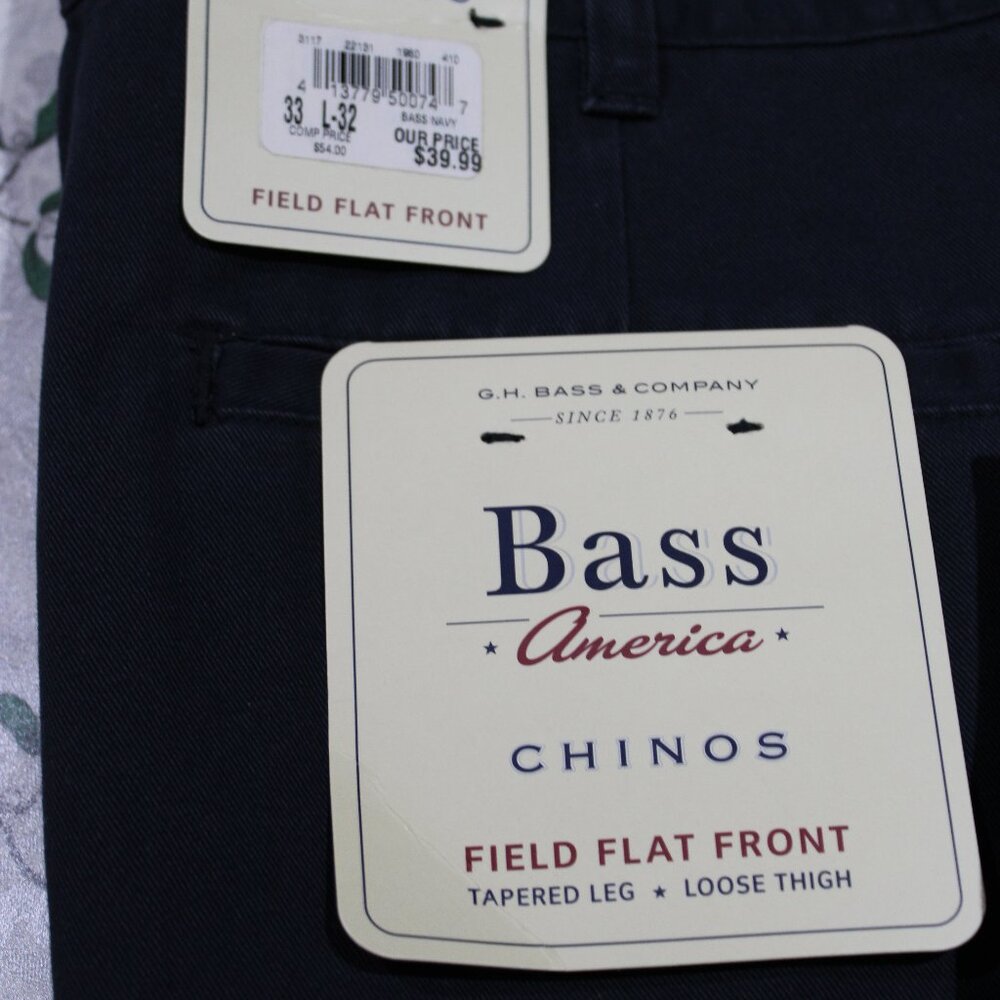 These Bass America Men's Straight Leg Flat pants in navy are a versatile SZ33X32